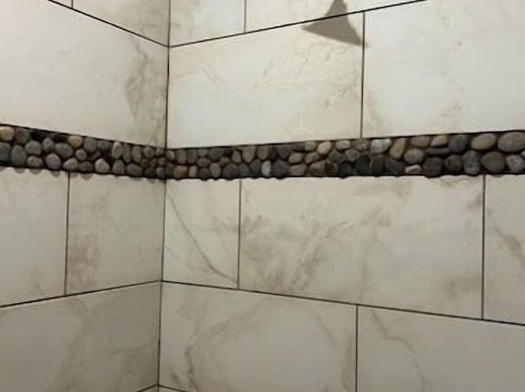 Stained Glass Hill Includes Free Wifi, Parking Onsite, Private Hot Tub, And Bbq By Redawning