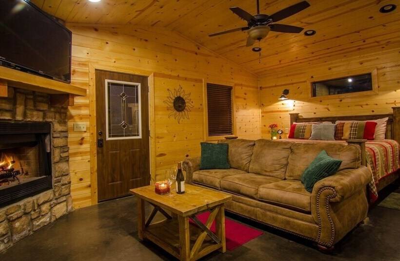 Sunsettin Cabin With Fireplace, Free Wifi, And Parking Onsite By Redawning