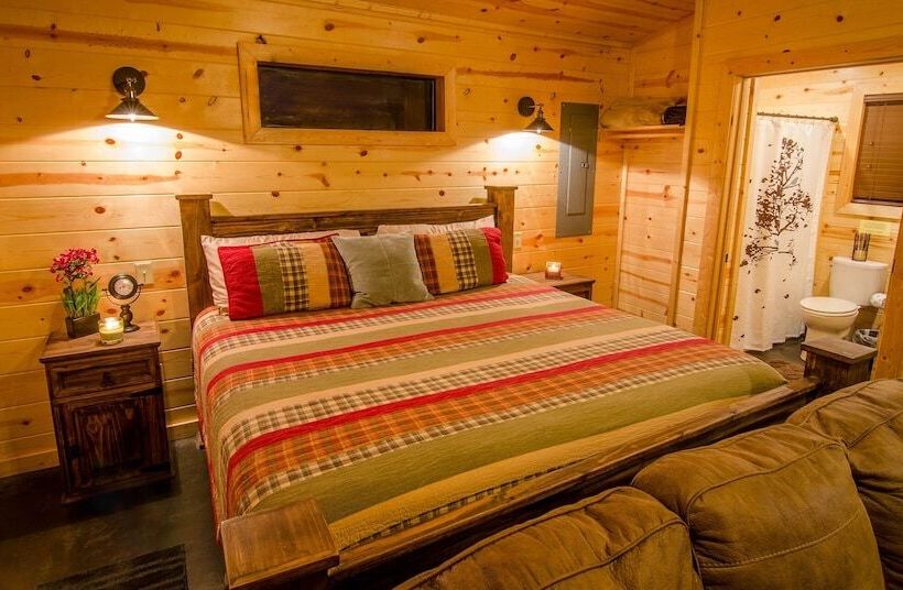 Sunsettin Cabin With Fireplace, Free Wifi, And Parking Onsite By Redawning