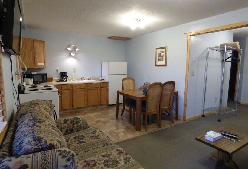 The Hitching Post Hotel And Farm Store