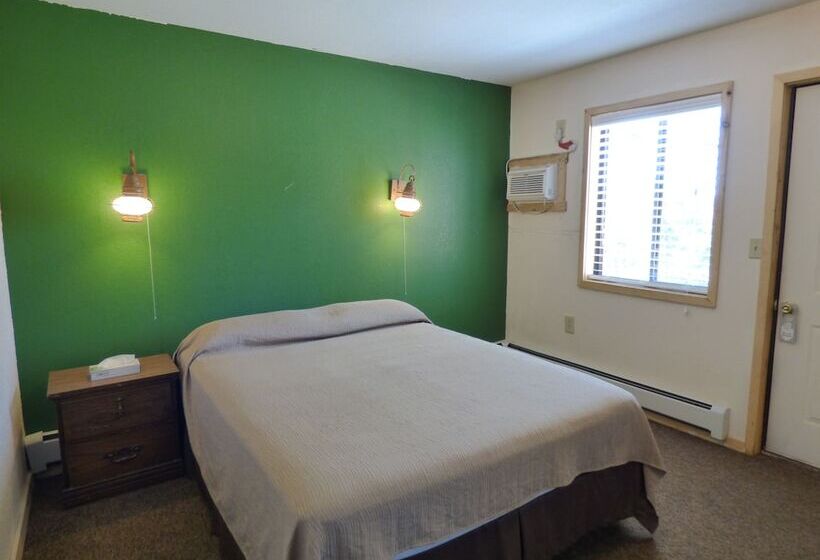 The Hitching Post Hotel And Farm Store