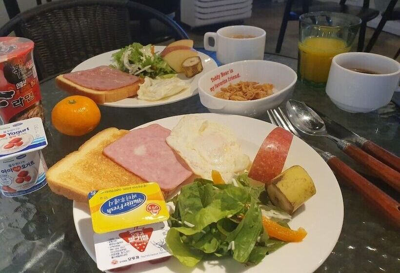 Vallas Hotel & Guest House