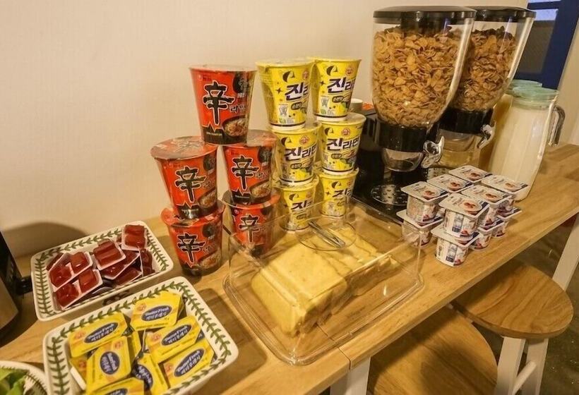 Vallas Hotel & Guest House