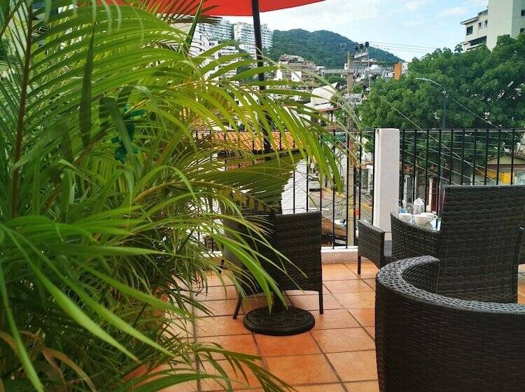 Vela Lounge & Hostel Pv   Caters To Male