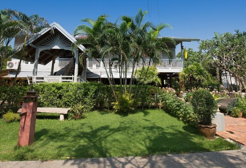 הוסטל Dorm Of Happiness By Tharaburi Resort