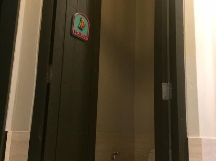 הוסטל Dorm Of Happiness By Tharaburi Resort