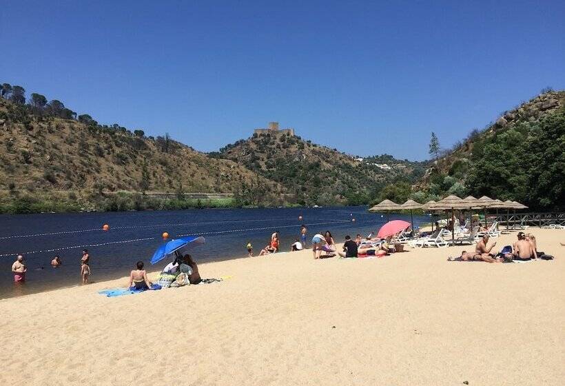 مبيت وإفطار Alamal River Club