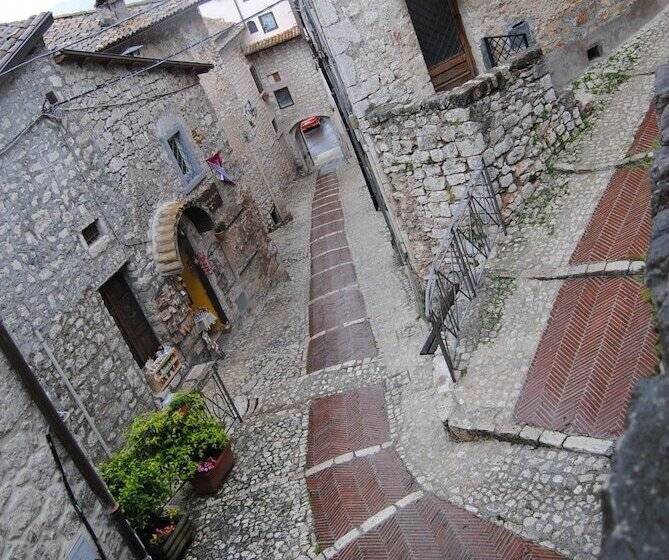 مبيت وإفطار Locanda Il Falco Nero