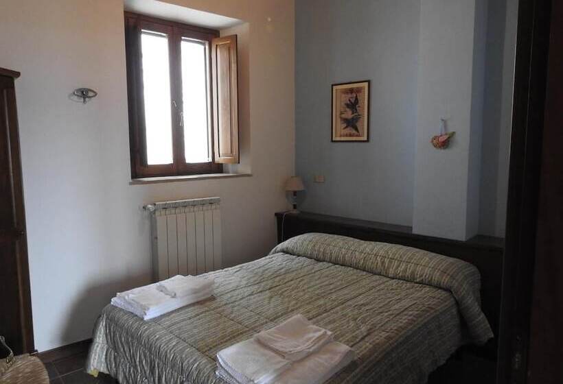 مبيت وإفطار Locanda Il Falco Nero