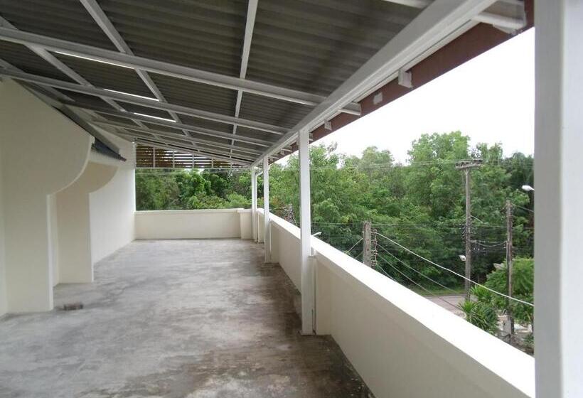 Hotel Albatross Guesthouse @ Thungwualaen Beach