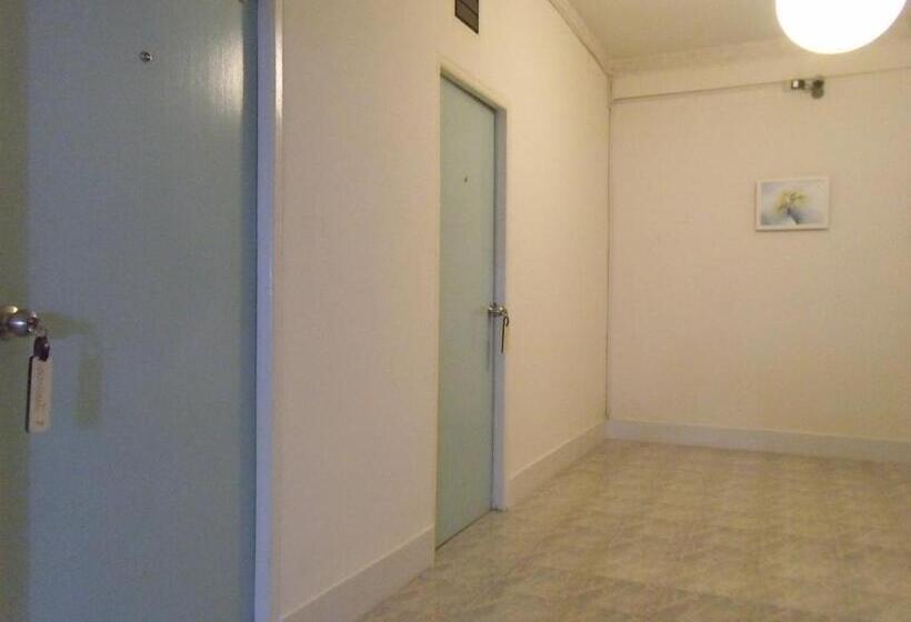 Hotel Albatross Guesthouse @ Thungwualaen Beach