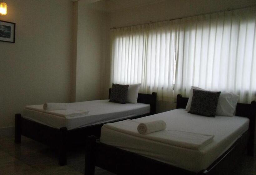 Hotel Albatross Guesthouse @ Thungwualaen Beach