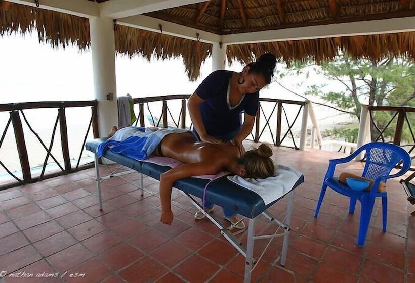 فندق Azul Surf Club