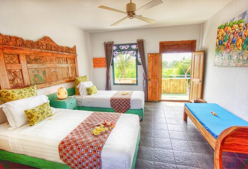 בית מלון כפרי Floating Leaf Eco Luxury Retreat