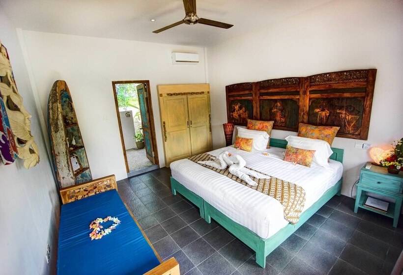 בית מלון כפרי Floating Leaf Eco Luxury Retreat