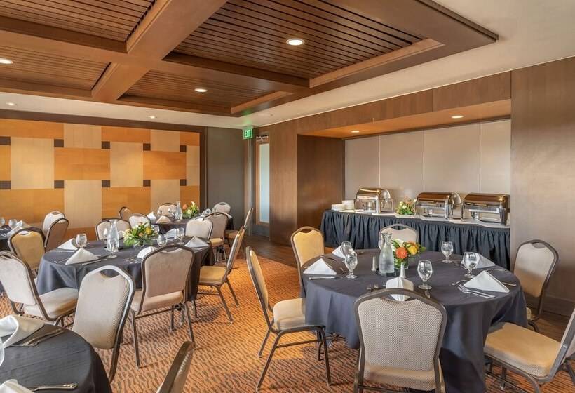 호텔 Best Western Premier Boulder Falls Inn
