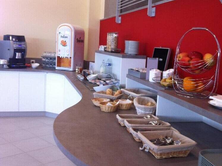 Brit Hotel Montargis