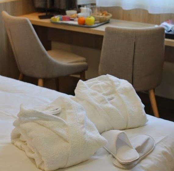 Brit Hotel Montargis