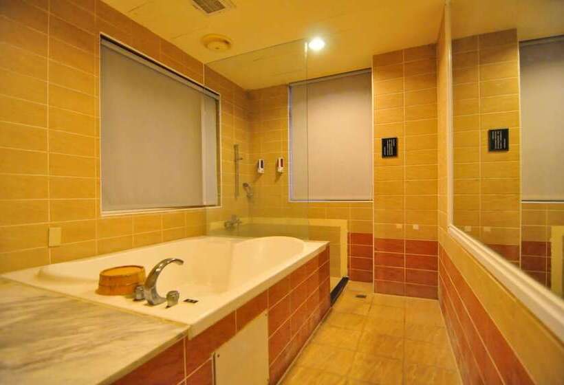 هتل Courier Station