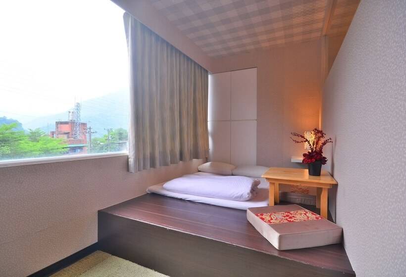 هتل Courier Station