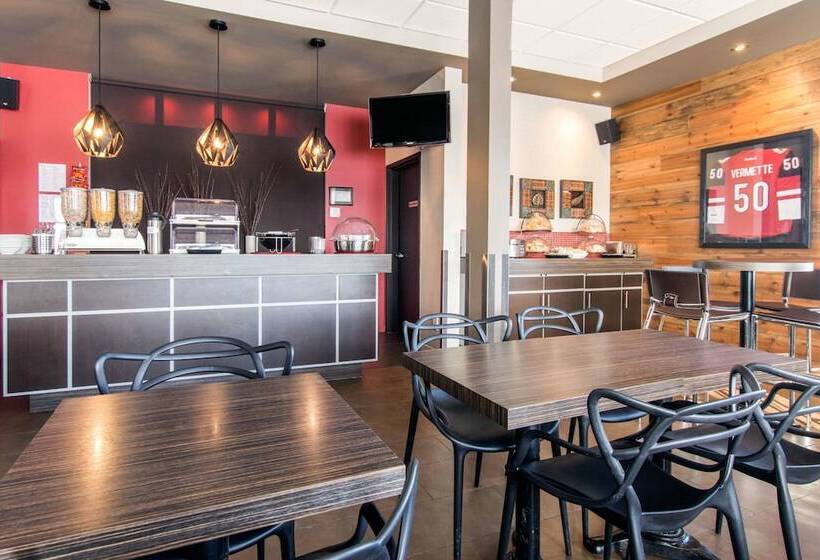 호텔 Econo Lodge Inn & Suites