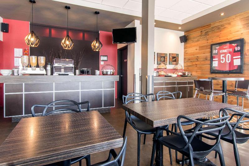 호텔 Econo Lodge Inn & Suites