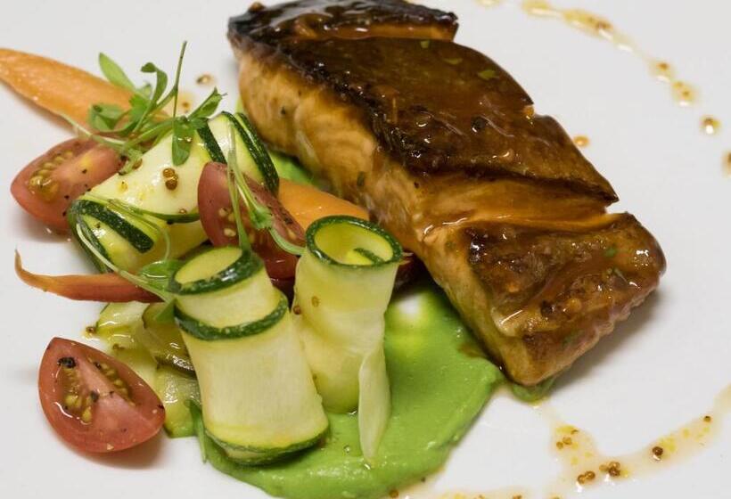 Отель Etali Safari Lodge