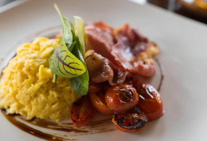 Отель Etali Safari Lodge