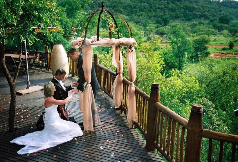 Отель Etali Safari Lodge