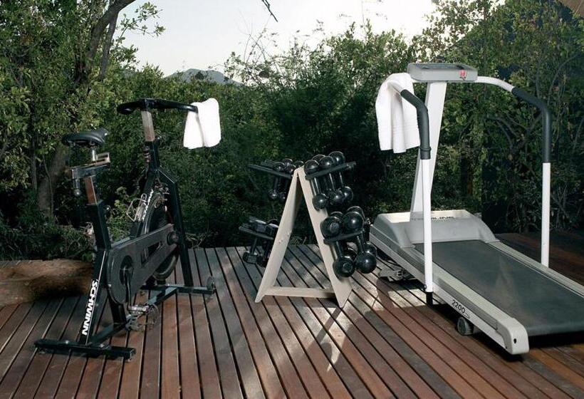 Отель Etali Safari Lodge