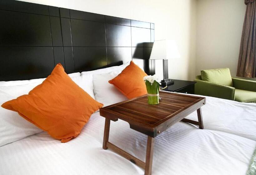 בית מלון כפרי Foxwood Inn & Suites Drayton Valley