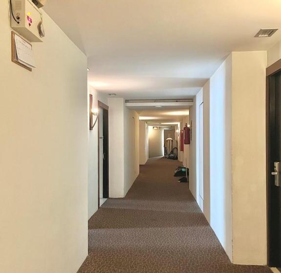 호텔 Golden Crown Grand