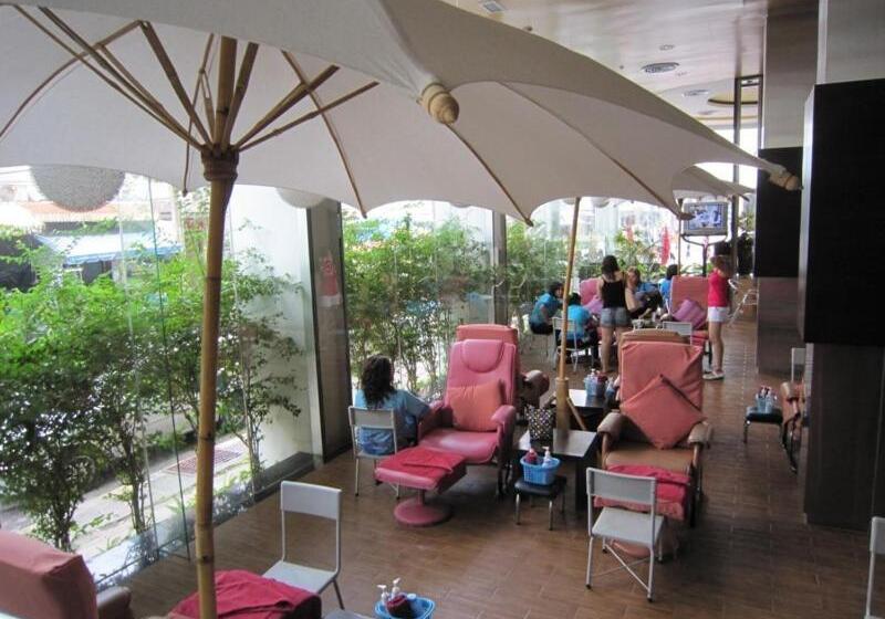 호텔 Golden Crown Grand