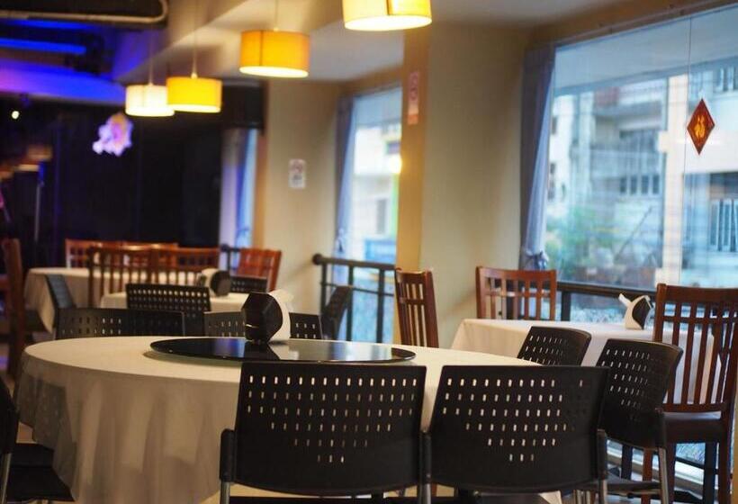 호텔 Golden Crown Grand