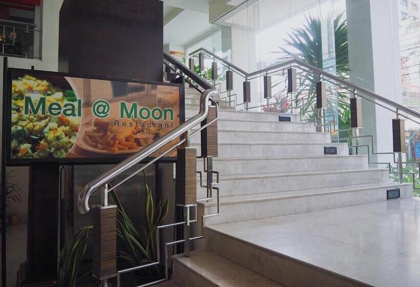 호텔 Golden Crown Grand