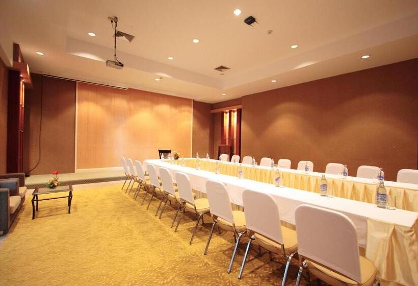 호텔 Golden Crown Grand