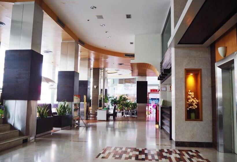 호텔 Golden Crown Grand