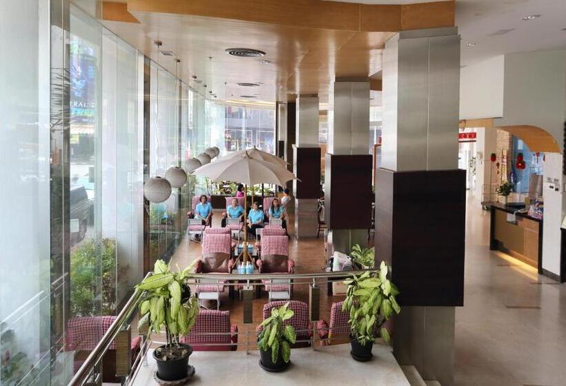 호텔 Golden Crown Grand