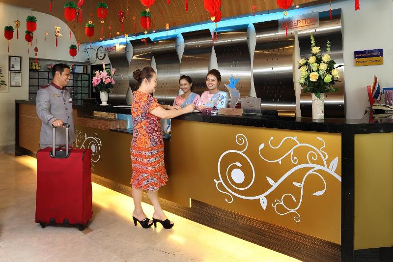 호텔 Golden Crown Grand