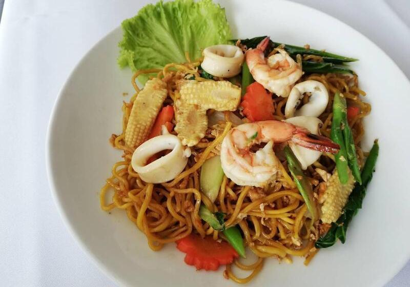 호텔 Golden Crown Grand