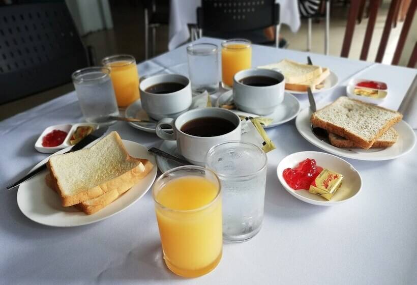 호텔 Golden Crown Grand