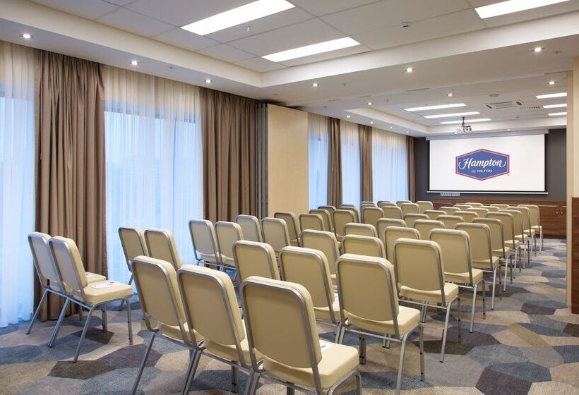 בית מלון כפרי Hampton By Hilton Minsk City Centre