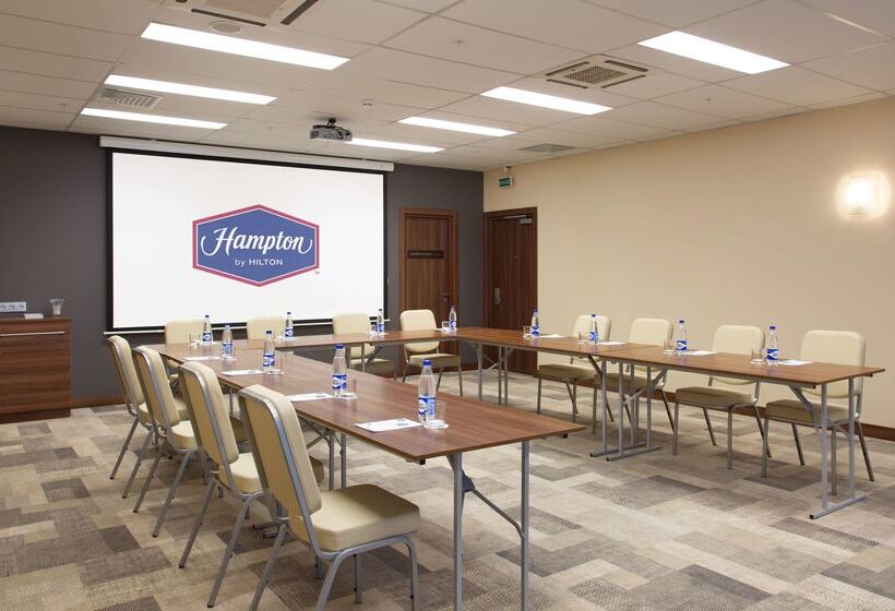 בית מלון כפרי Hampton By Hilton Minsk City Centre