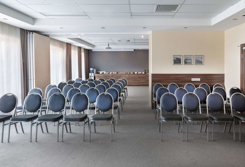 בית מלון כפרי Hampton By Hilton Minsk City Centre