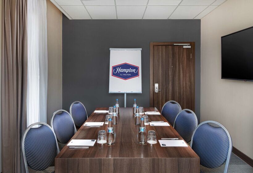בית מלון כפרי Hampton By Hilton Minsk City Centre