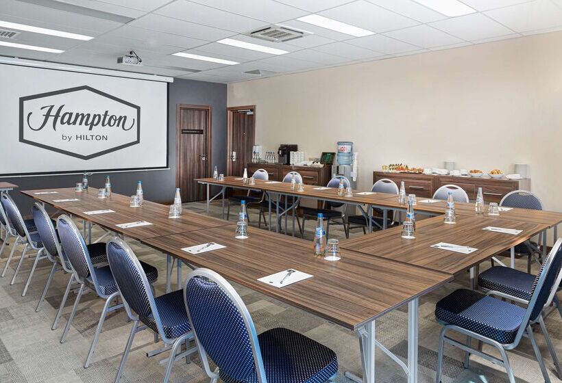 בית מלון כפרי Hampton By Hilton Minsk City Centre