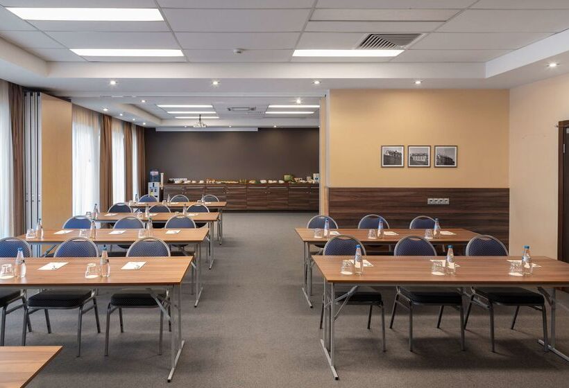 בית מלון כפרי Hampton By Hilton Minsk City Centre