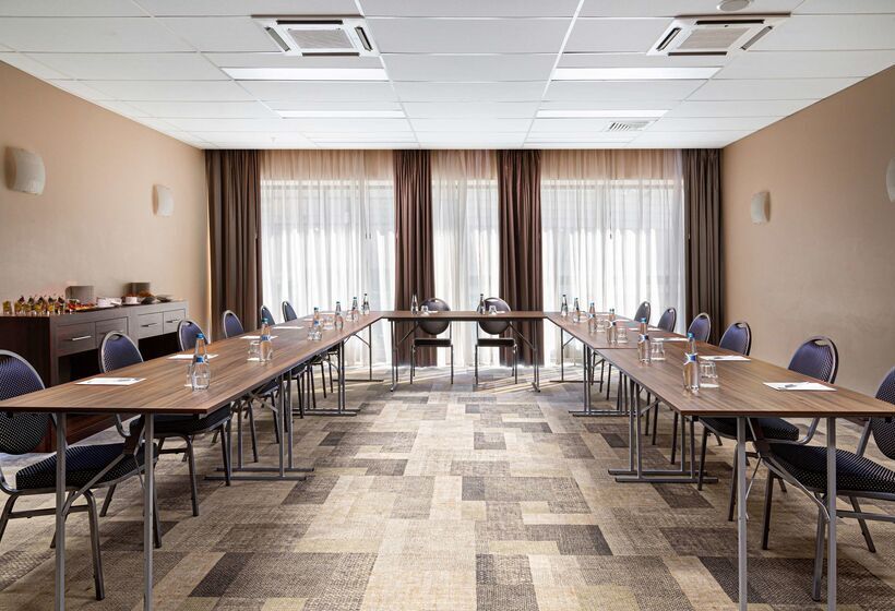 בית מלון כפרי Hampton By Hilton Minsk City Centre