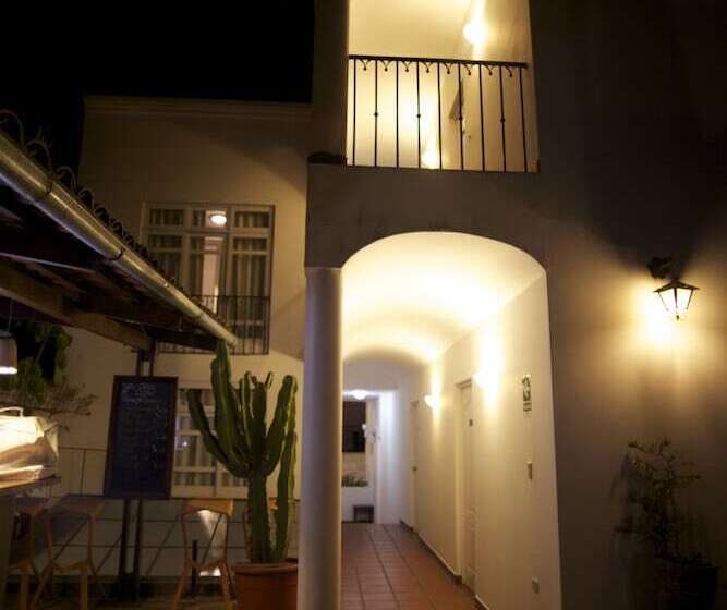 فندق Hostal Solar