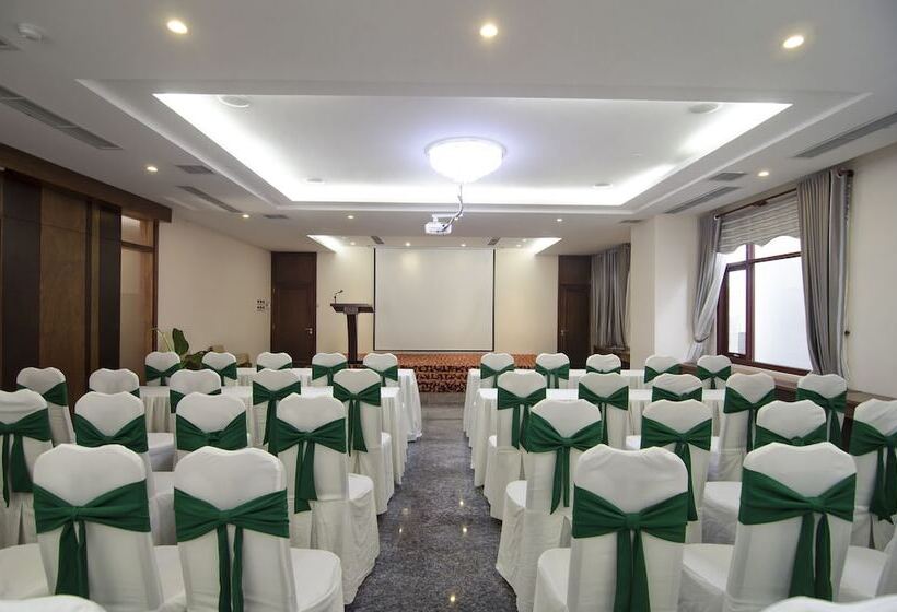 Moonlight Hotel Suites & Spa Vip   High Floor, The Best View In The City Center, Dragon Bridge View